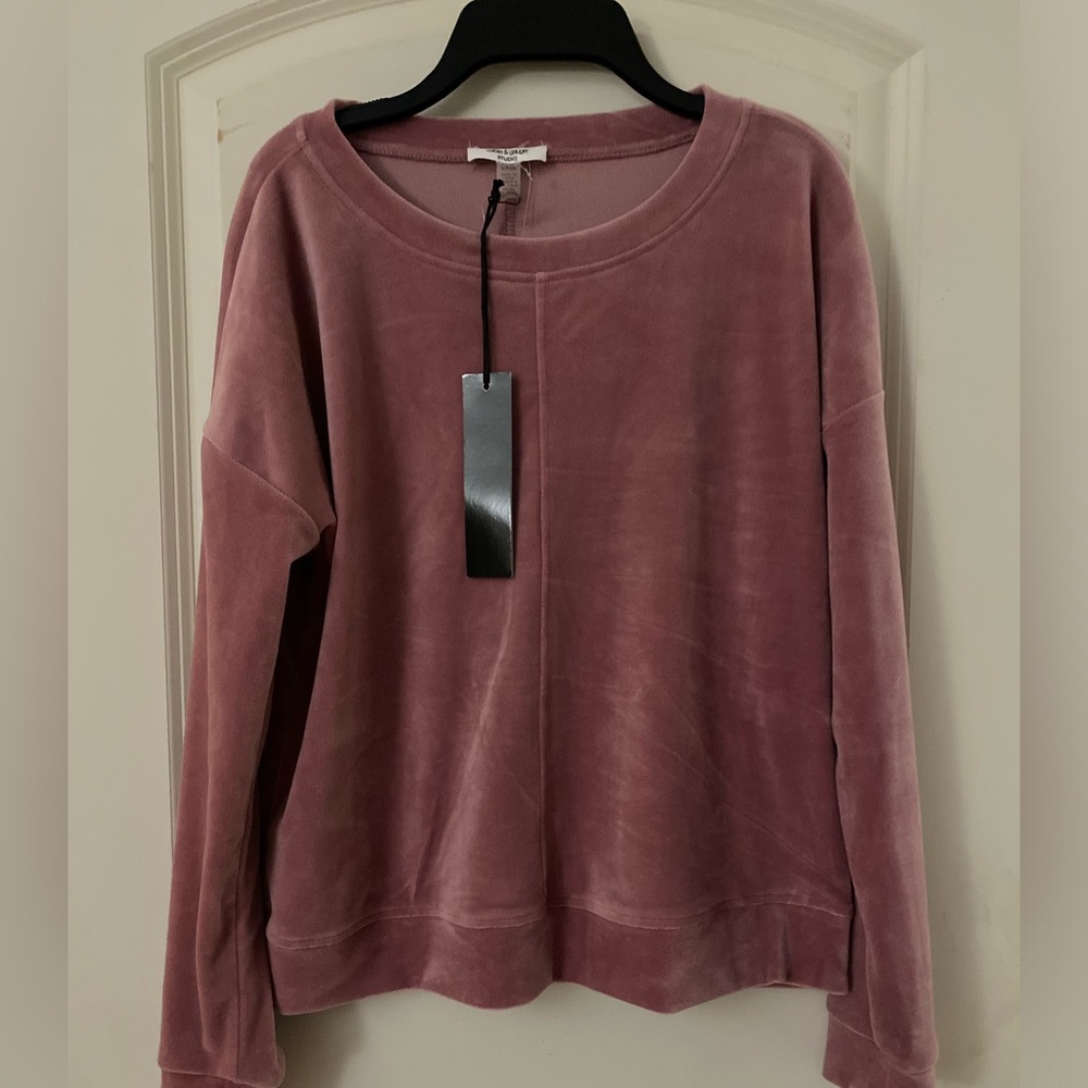 Cable & Gage Velour Top Rose Color. Size Small but runs big